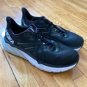 Hoka One One Arahi 5